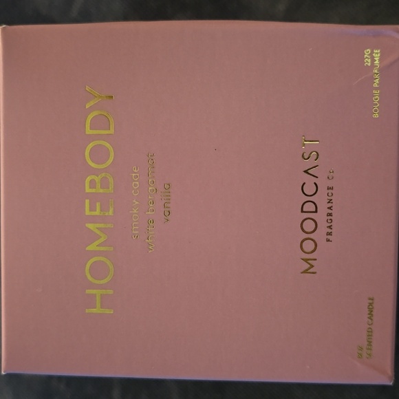 ❤️BUY 2 GET 1 FREE  Homebody Scented Candle - White and Gold, Retail $34.00 - Picture 3 of 6